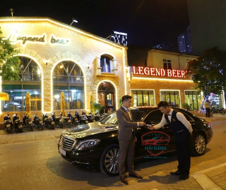 Lái xe hộ người say tại Hà nội